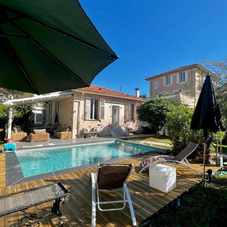 Holiday home in the city-center of Antibes with a private pool - Maison de Vacances - 1