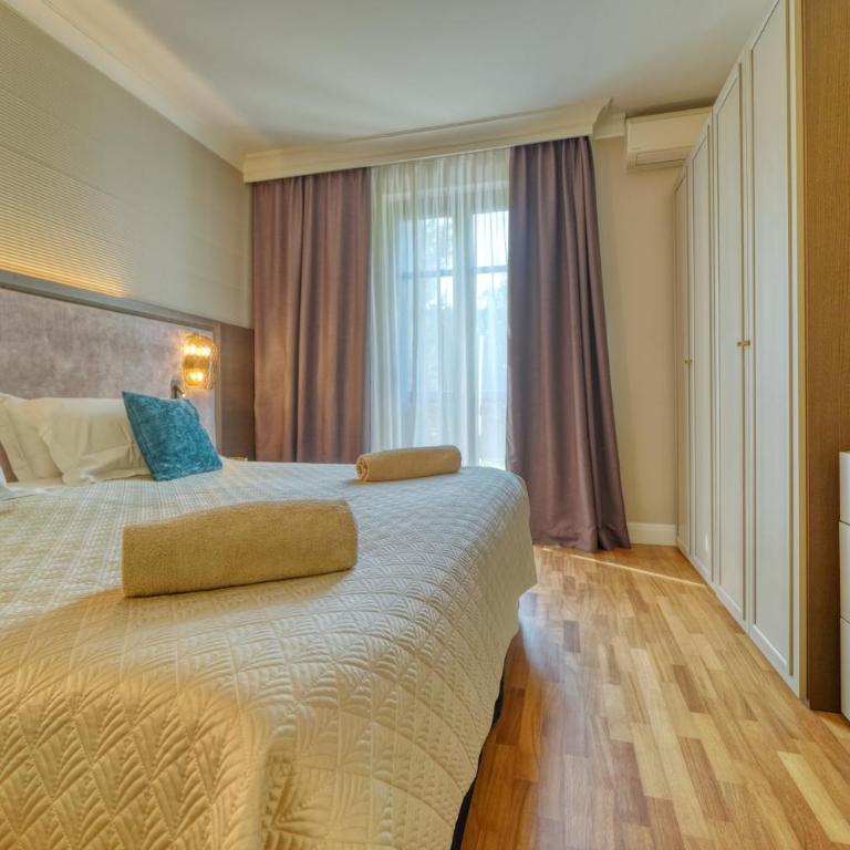 Palazzo della Scala Hotel - Luxury Suites & Spa - Large Two-Bedroom Suite with Balcony and Lake View - 24