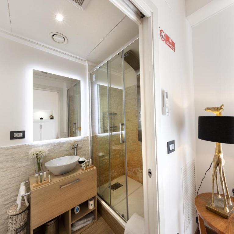 Barcaccia Luxury Suites - Camera King Standard - 4