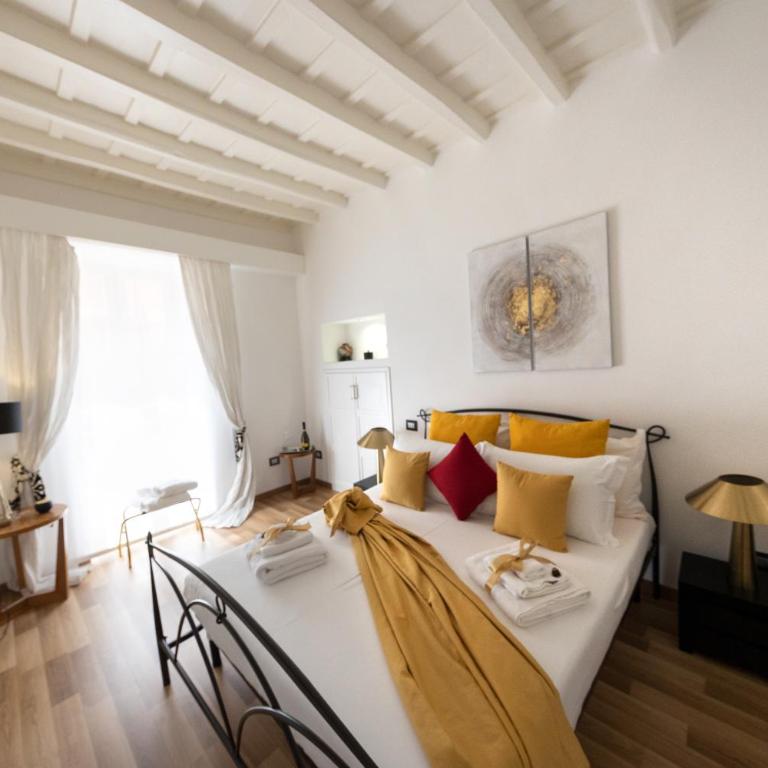 Barcaccia Luxury Suites - Camera King Standard - 2