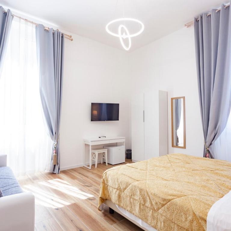 Hotel St. James - Deluxe Double or Twin Room with City View - 13