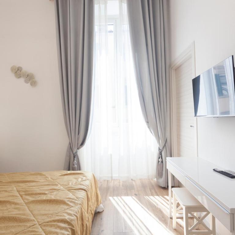 Hotel St. James - Deluxe Double or Twin Room with City View - 16