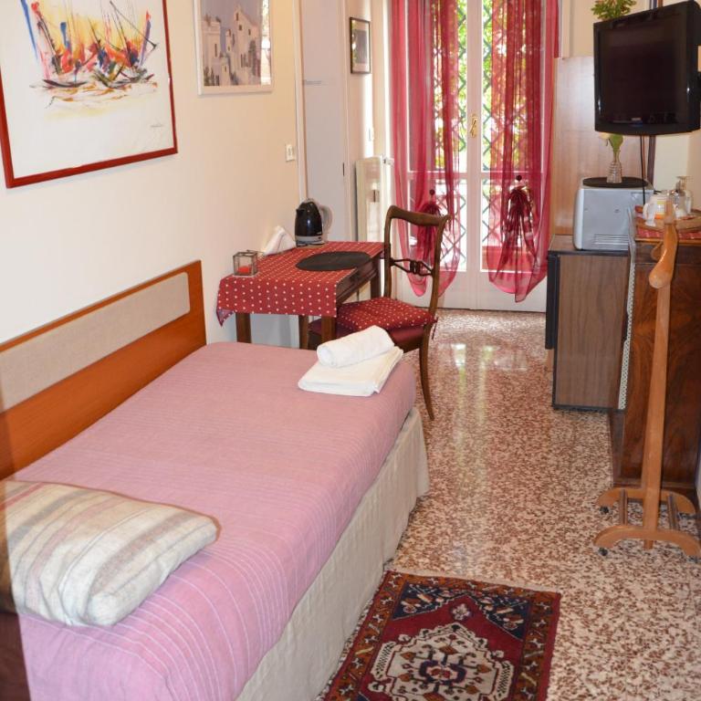 B&B Villa Olmo - Deluxe Single Room with Balcony - 1