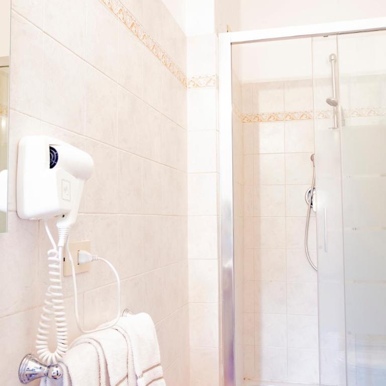 Hotel St. James - Standard Double or Twin Room - 6