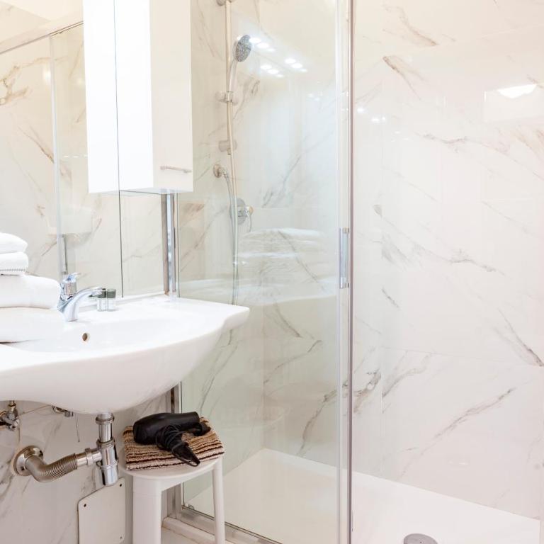 Hotel St. James - Superior Double or Twin Room - 5