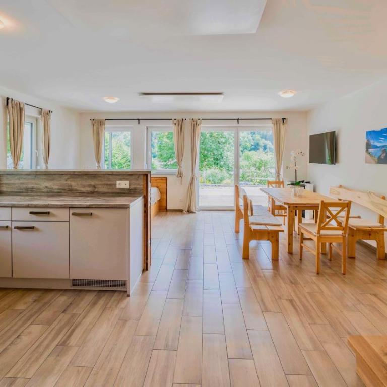 Ferienhaus4 familienfreundlich nahe Millstätter See, voll ausgestattete 85m2, jedes Schlafzimmer eigenes Bad, Sonnenterrasse, ideal für Aktivitäten am See oder in den Bergen - Ferienhaus 4 - 8