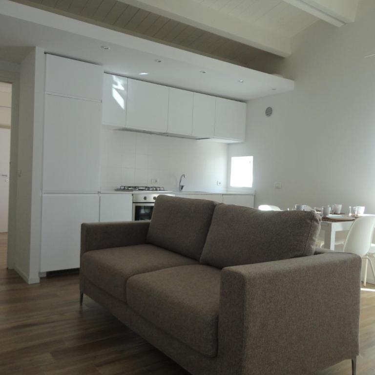 CASA MIRO' vicinissima al mare e parcheggio privato gratuito se disponibile - Two-Bedroom Apartment - 11