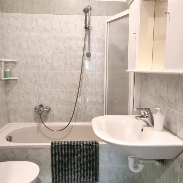 Guesthouse Tree Rooms Industrial - Camera Tripla con Bagno Privato - 17