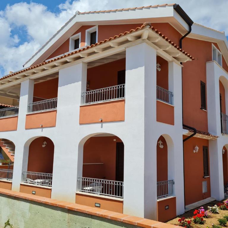Le Anfore di Nora Domo - Deluxe Double Room with Balcony - 1
