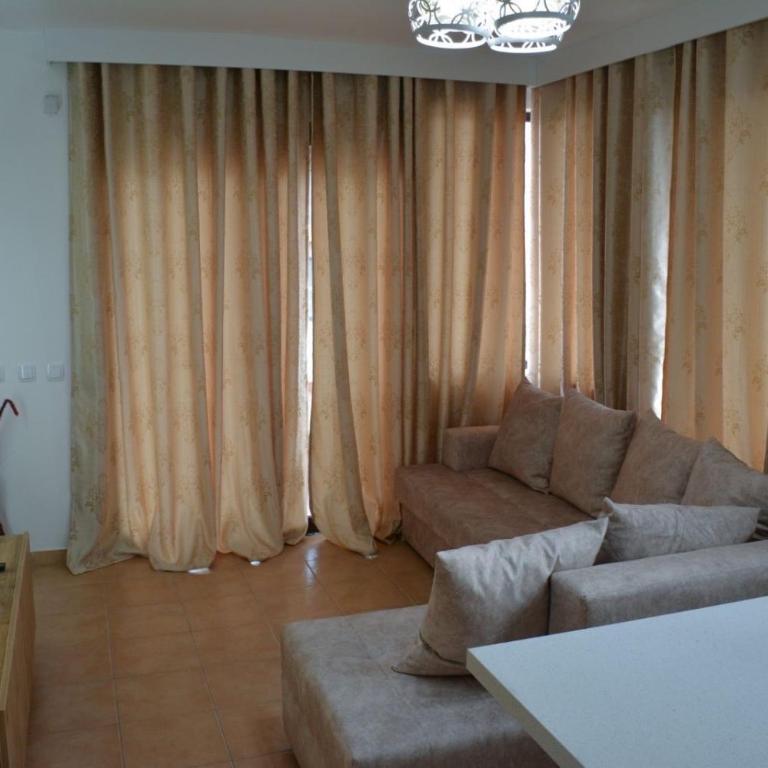 Buzuku House - Deluxe King Room - 4