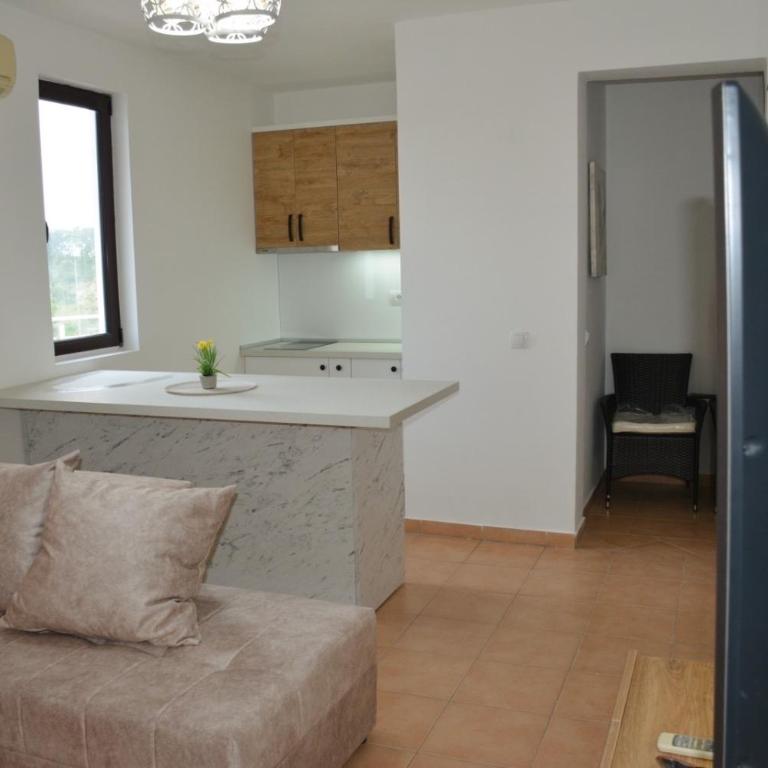 Buzuku House - Deluxe King Room - 2