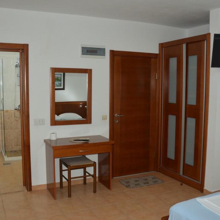 Buzuku House - Double Room with Balcony - 1