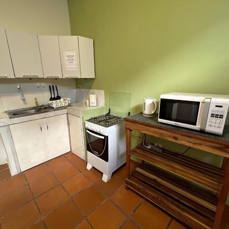 Departamento Completo, 3 habitaciones. Excelente ubicación - Apartamento de 3 dormitorios - 12