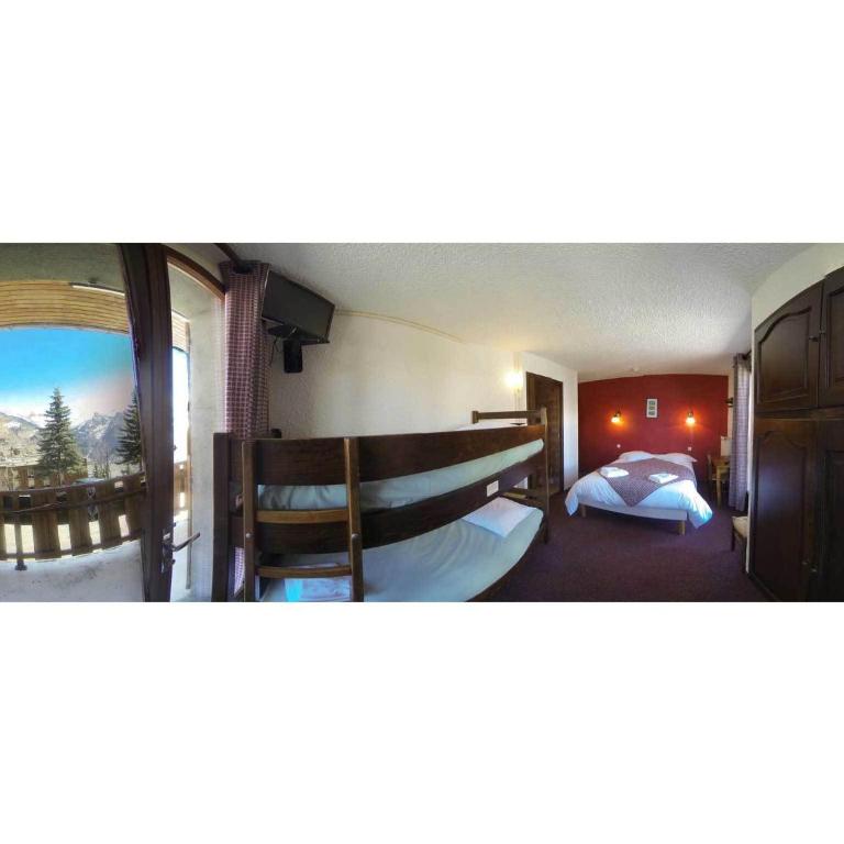 Hôtel les Gardettes - Chambre Quadruple avec Balcon - 1