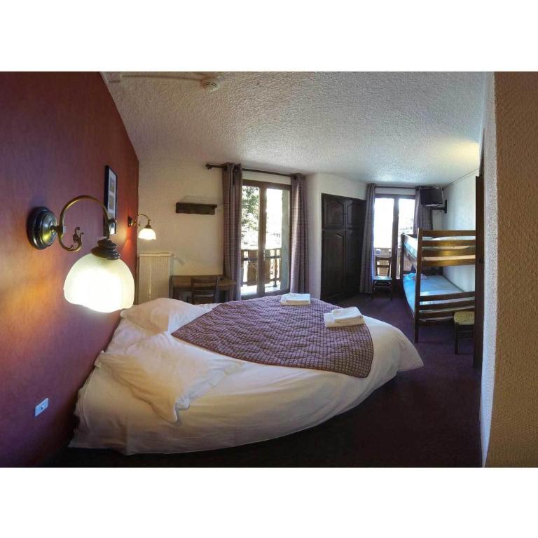 Hôtel les Gardettes - Chambre Quadruple avec Balcon - 2