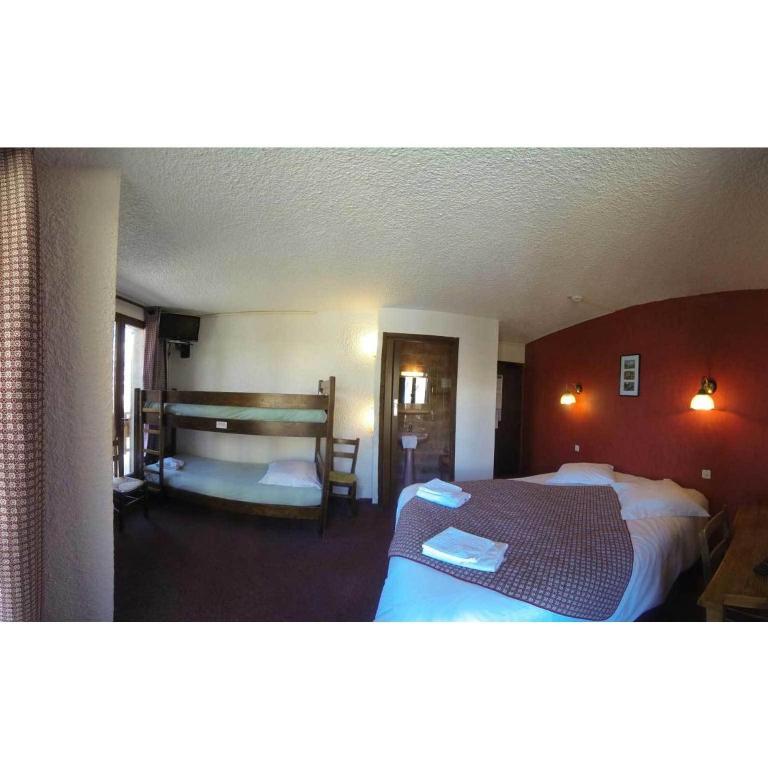 Hôtel les Gardettes - Chambre Quadruple avec Balcon - 3
