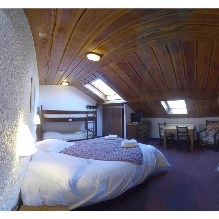 Hôtel les Gardettes - Chambre Quadruple Standard - 3