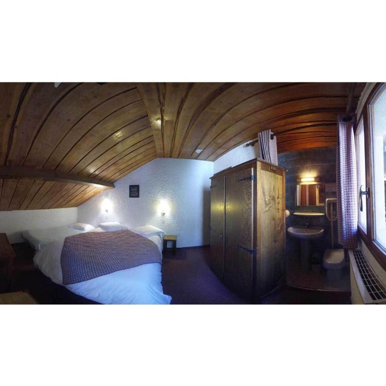 Hôtel les Gardettes - Chambre Double avec Lit d'Appoint - 2
