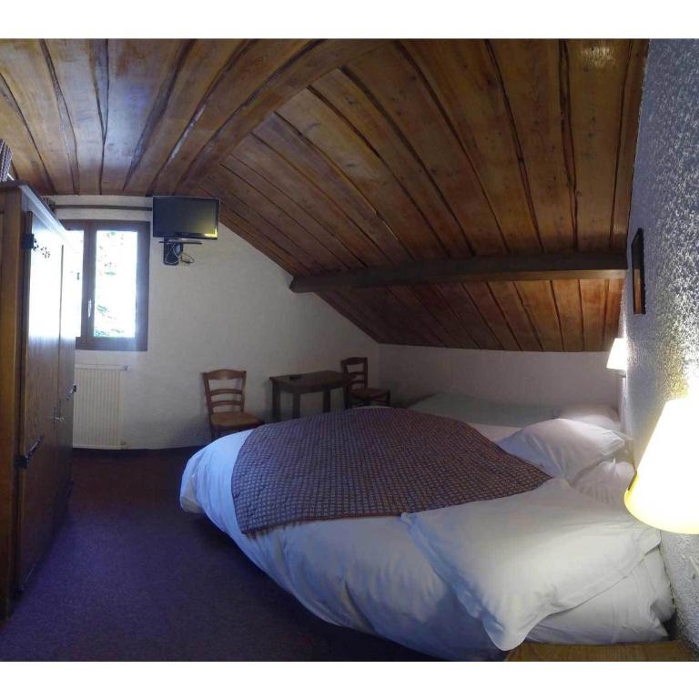 Hôtel les Gardettes - Chambre Double avec Lit d'Appoint - 3