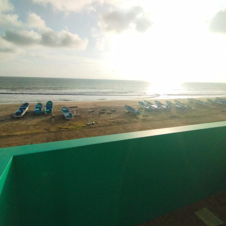 The Lookout Beach Hotel - Family Room with Sea View - 4