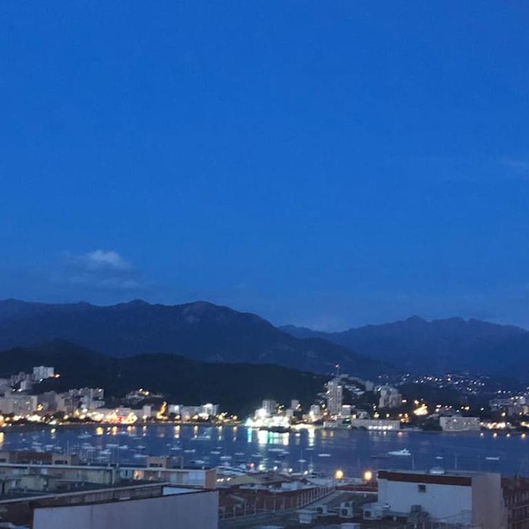 Très bel appartement avec terrasse de 87m2 avec une superbe vue panoramique sur la baie d Ajaccio - Apartment mit 2 Schlafzimmern - 32
