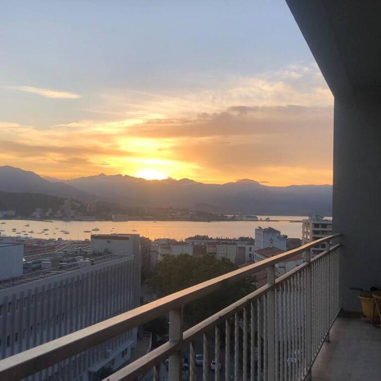 Très bel appartement avec terrasse de 87m2 avec une superbe vue panoramique sur la baie d Ajaccio - Apartment mit 2 Schlafzimmern - 28