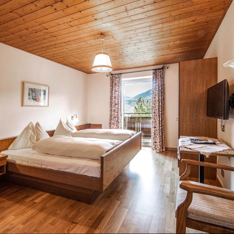 Landhotel Gasthof Zum Löwen - Doppelzimmer mit Balkon und Gartenblick - 3