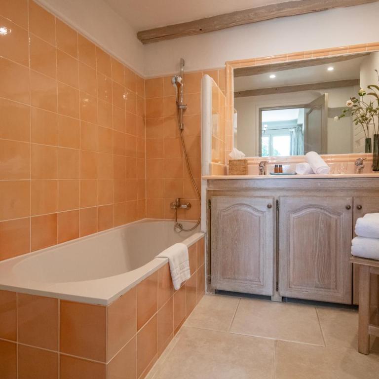 Hotel Les Messugues - Chambre Familiale Deluxe - 4