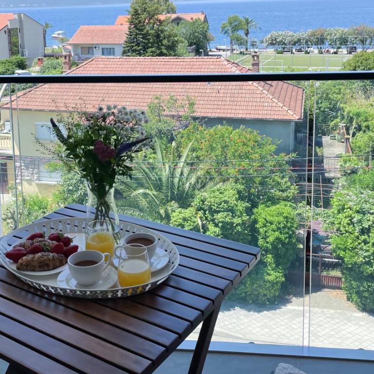 Tivat TOP privacy apartments Manor - Apartman sa 1 Spavaćom Sobom, Pogledom na More i Balkonom - 17