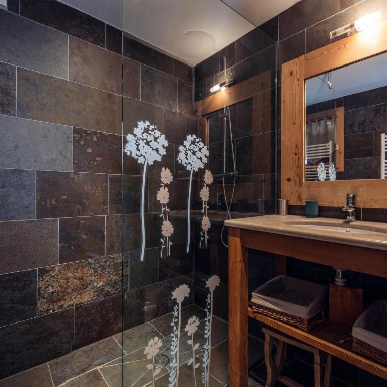 Chalet chaleureux avec cheminée et jacuzzi à Méribel - FR-1-688-18 - Chalet - 5