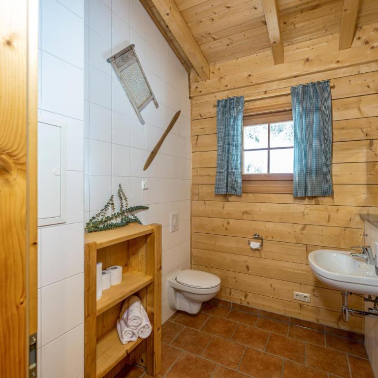Charmante Berghuette - Maison de Vacances 9 Chambres - 49
