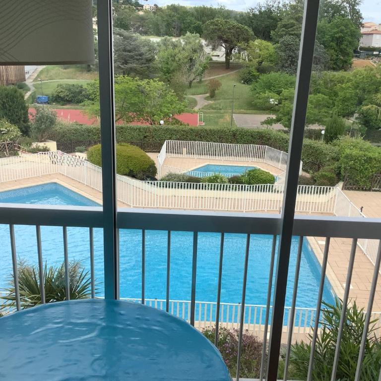 Au calme dans hameau fleuri joli Studio 3 pers piscine parking wi-fi - Studio - Vue sur Piscine - 9