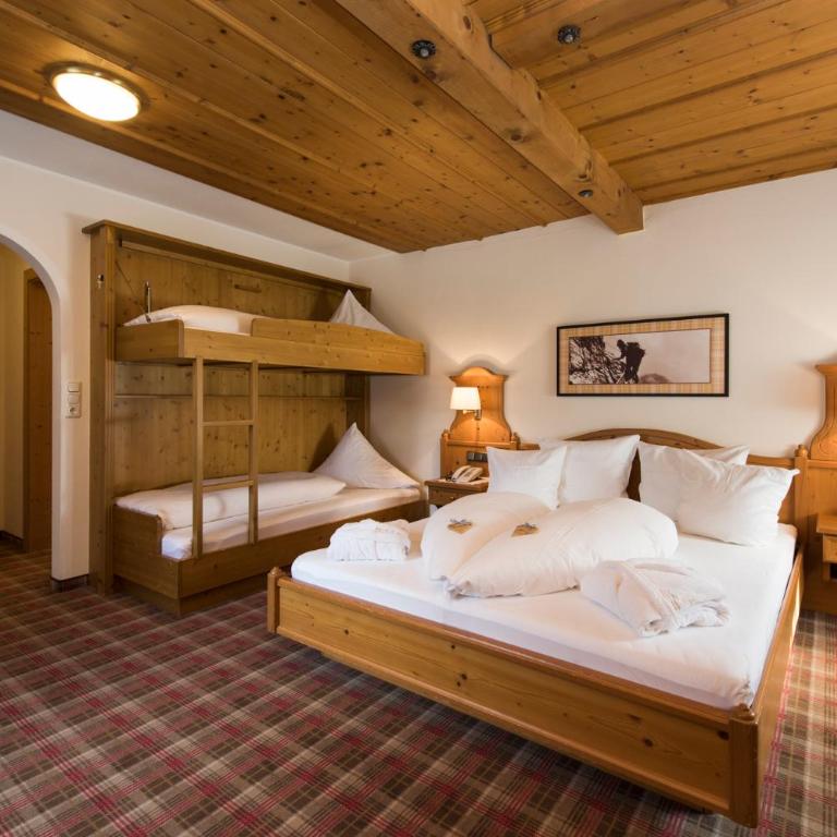 Hotel Brunnenhof - Classic Vierbettzimmer - 1