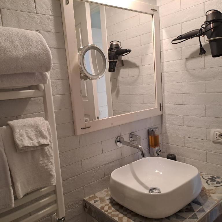 Casello68 - Camera Matrimoniale con Bagno Privato - 7