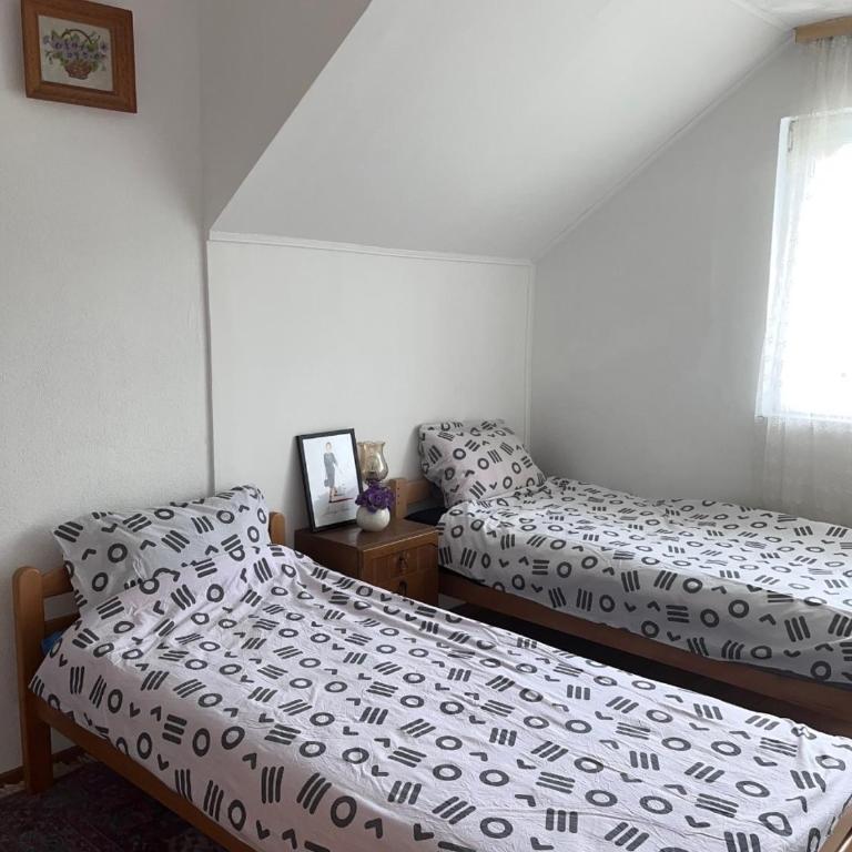 Villa Rose - Three-Bedroom House - 9