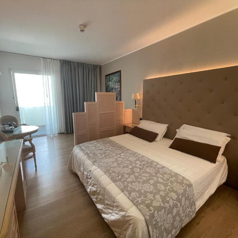 Park Hotel Cellini - Classic Junior Suite with Balcony Side Sea View - 1