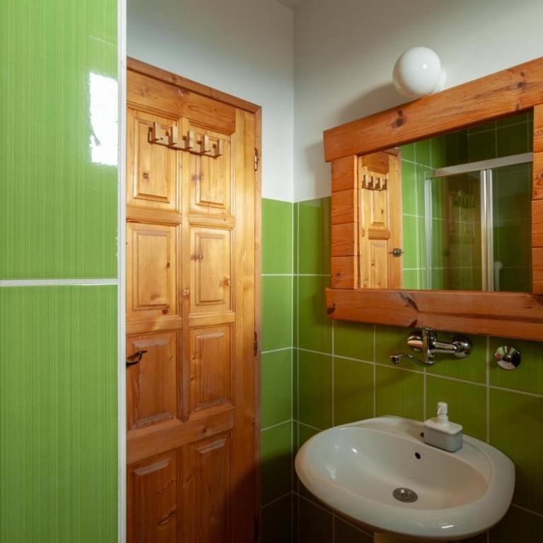 Backcountry - Family Room with Private Bathroom - 1