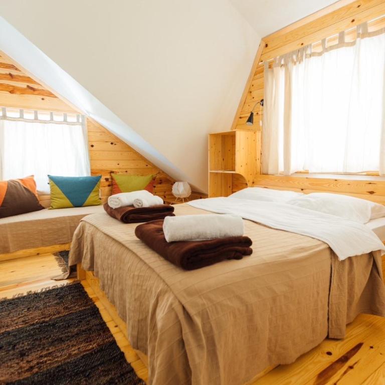 Backcountry - Deluxe Double or Twin Room - 2