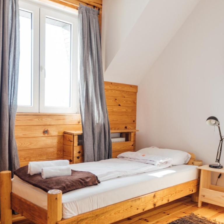Backcountry - Basic Triple Room with Shared Bathroom - 1