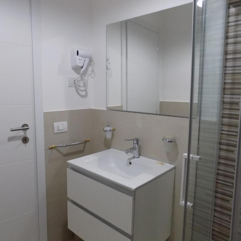 Casa Sanabria - Double Room with Private Bathroom - 16
