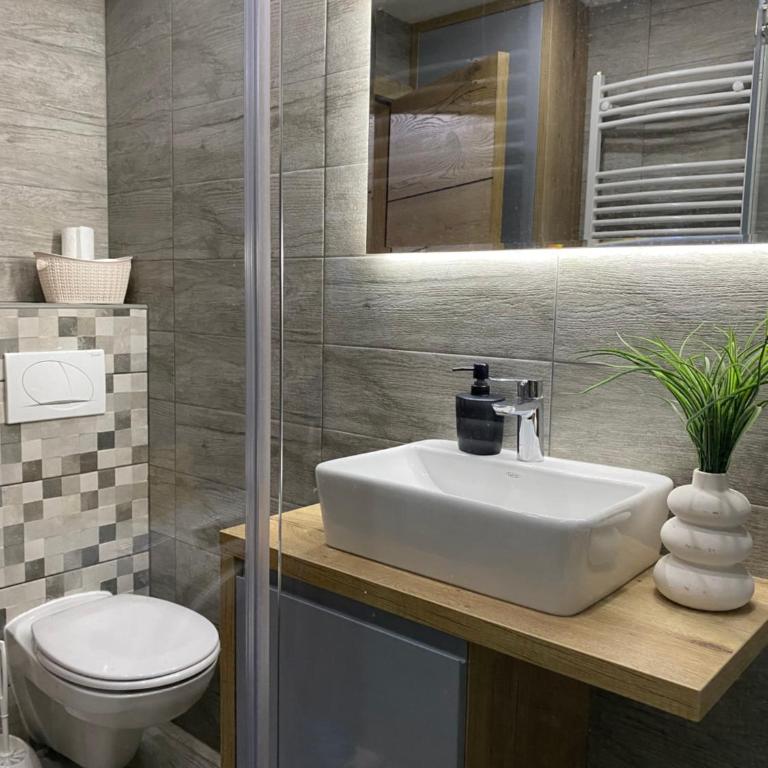 Iris Apartment - One-Bedroom Apartment - 16