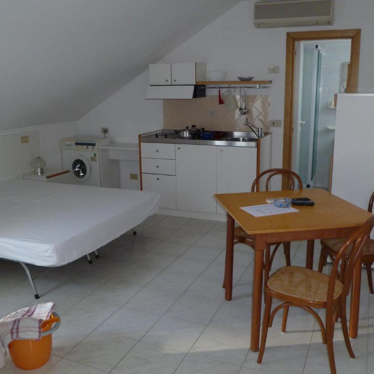 Residence Alexander - Monolocale Piccolo Mansardato - 8