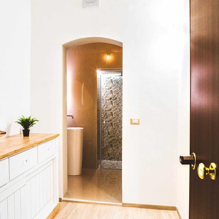 Cas358 Luxury Suite - One-Bedroom Apartment with Spa Bath - 14