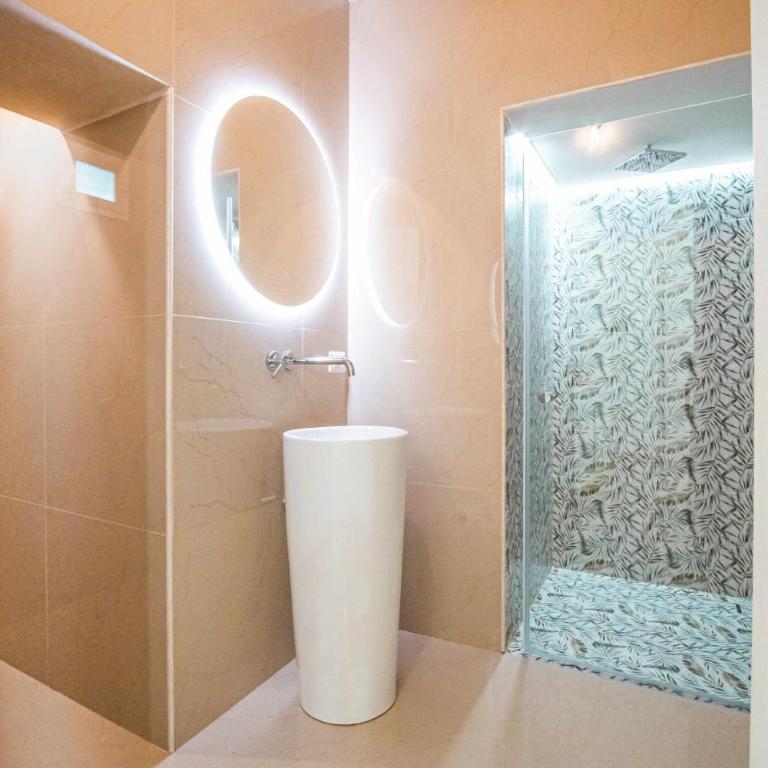 Cas358 Luxury Suite - One-Bedroom Apartment with Spa Bath - 4