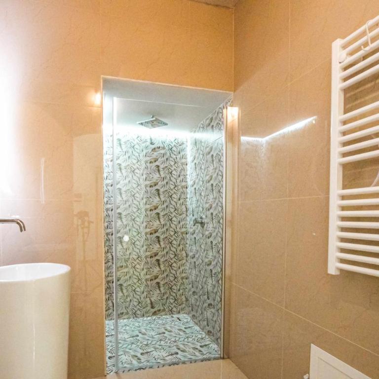 Cas358 Luxury Suite - One-Bedroom Apartment with Spa Bath - 11
