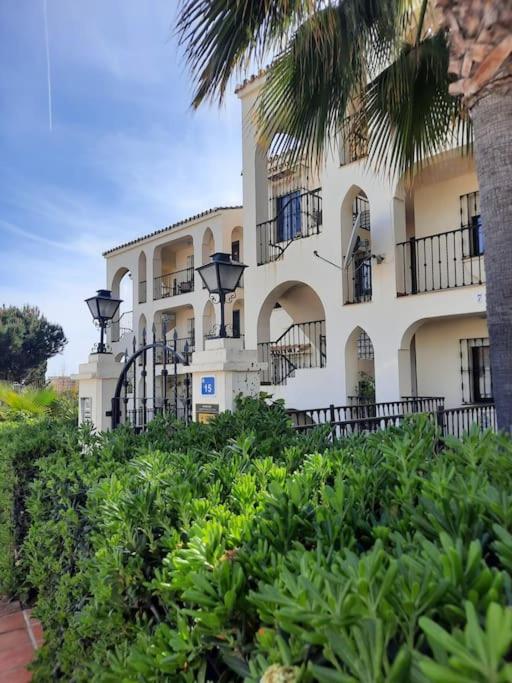 Cozy and inexpensive apartments nearly sea,tennis,bars and other - Apartamento de 2 dormitorios con balcón y terraza - 8