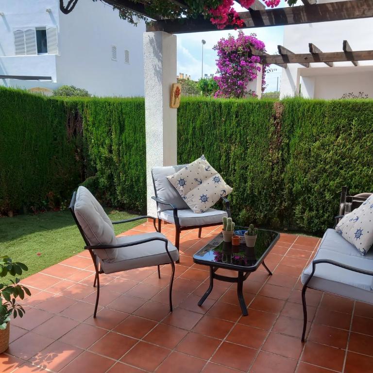 2 bedroom, Sea Front Complex w Pool and private garden - Apartamento de 2 dormitorios - 10