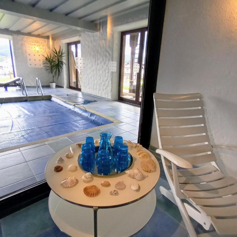 Villa Edelweiss - 3 to 6 Guests - private use of indoor pool, sauna and garden terrace - Apartment mit 2 Schlafzimmern - 4