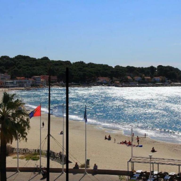 T2 refait à neuf, au calme, piscine, parking privé - Appartement avec Terrasse - 30