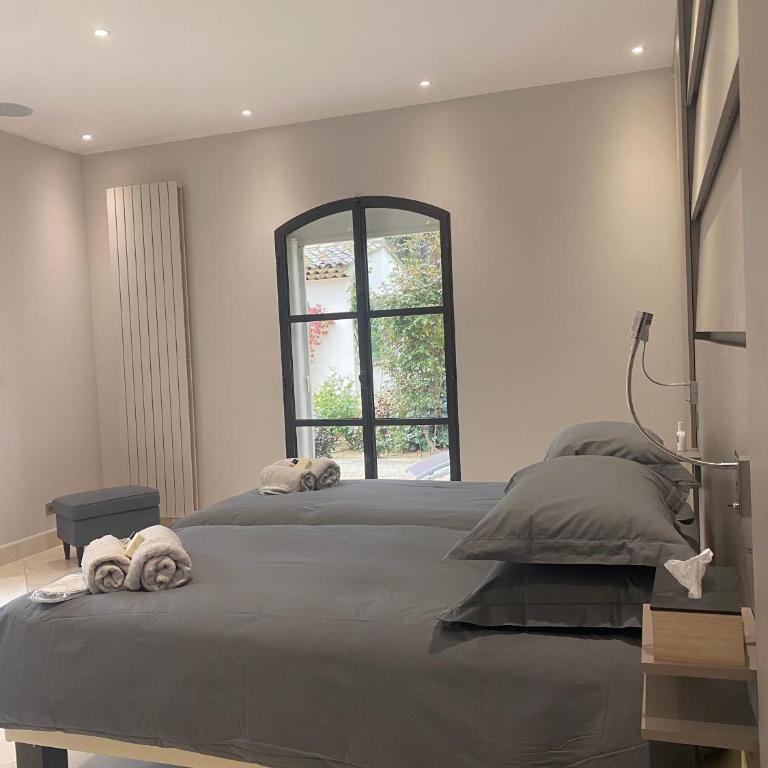 La Bastide des Rosiers - Chambre Lits Jumeaux Supérieure - Vue sur Jardin - 9